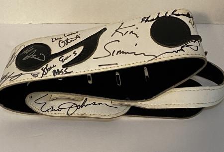 SRV WHITE MUSIC NOTES GUITAR STRAP WITH MANY FAMOUS SIGNATURES 