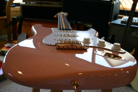 1960 NOS 2011 SHELL PINK FENDER CUSTOM SHOP STRAT Has a  KILLER Neck