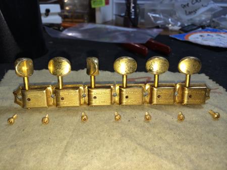 1964 Fender Stratocaster Gold Tuners