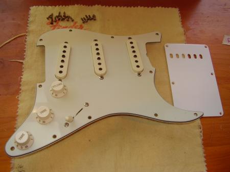 1996 John Cruz Cunetto Relic 1962 Olympic White Strat Pickup Assembly