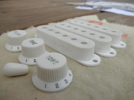 1971-1974 Orig Fender Strat Pickup Covers/Knobs/Tip