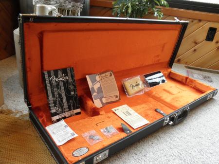 1964 NO LOGO CUSTOM SHOP FENDER STRAT CASE WITH GOODIES