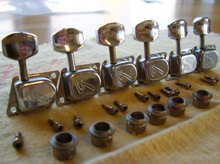 1971,4 bolt FENDER STRAT TUNERS