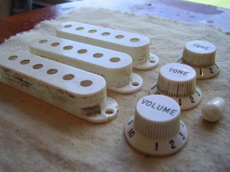 1982 Fullerton 1957 RI USA Fender Stratocaster Knobs/Covers/Tip