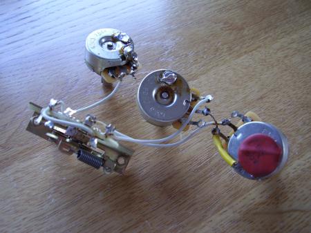 1960s FENDER CAP ON STRAT POTS