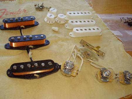 1957 SUPER RELIC STRAT FENDER CUSTOM SHOP HAPPY PACK