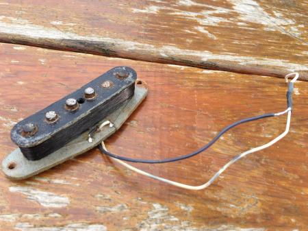 1970 ORIG MIDDLE FENDER STRAT PICKUP