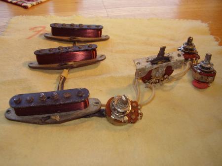 1966 ORIG PICKUP AND POTS FENDER STRAT MINT SHAPE