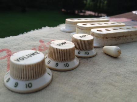 1963 FENDER STRATOCASTER Knobs Pickup Cover & Tip 