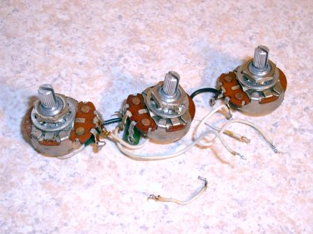 1975 FENDER STRATOCASTER VOL & TONE POTS