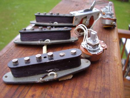 1974 ORIG EXCELLENT CLEAN PICKUPS/POTS/3 WAY