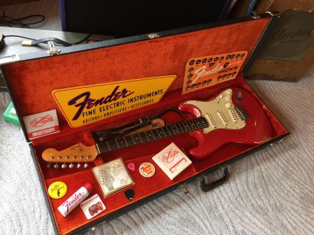 1966 Orig Under The Bed Shape Very Clean Fender Strat Case