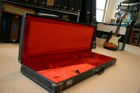 1975 ORIG FENDER STRATOCASTER CASE CLEAN SHAPE