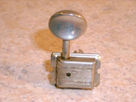 1964 Orig Fender Strat Tuner (1) Double Line Kluson