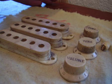 1968 ORIG PLASTIC EARN DIRT