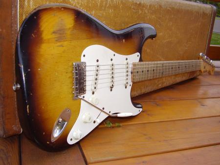 1956 ORIG FENDER STRAT FEATHER WEIGHT BB KING SIGNED