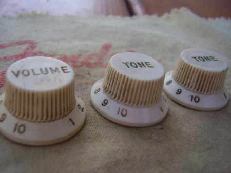 1963 ORIG DIRTED UP vol & tone knobs YA!