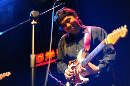 1961 2011 Roadshow Limited Master Built Only 8 Made Fender Strat 1st 6 pictures are New Owner Eiji in Taiwan Playing it out Live..