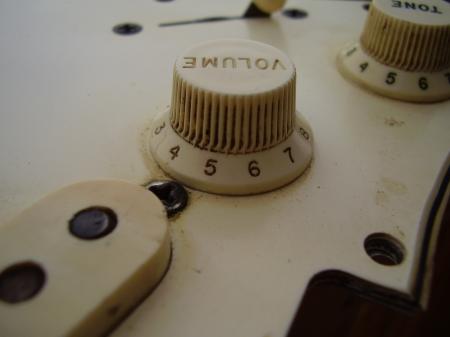 1965 ORIG VOL & TONE KNOBS