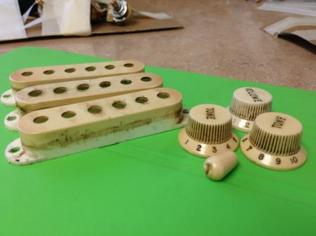 1957 Orig PATINA Well Played Vol & Tone Knobs Pickup Covers Tip Fender Strat