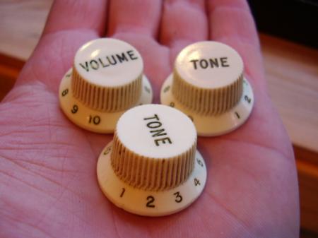 1963 EXCELLENT FENDER STRAT VOL & TONE NOBS