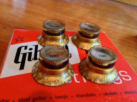 1969 Orig Les Paul Deluxe Reflector Gold Vol and Tone Knobs