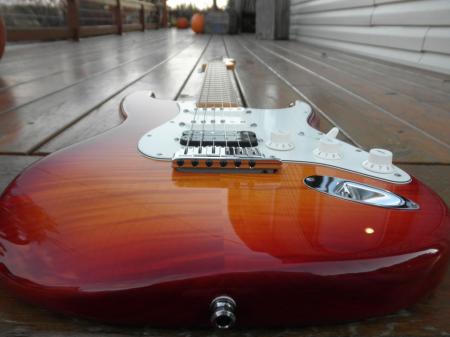 2011 Fender Custom Shop Custom Deluxe Strat Age Cherry Sunburst Flame Top
