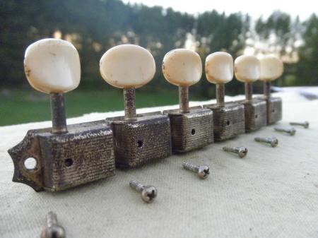 1959 ORIG FENDER SINGLE LINE KLUSON TUNERS