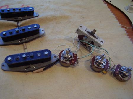 1969 ORIG PICKUPS Early 1970 POTS FENDER STRATOCASTER