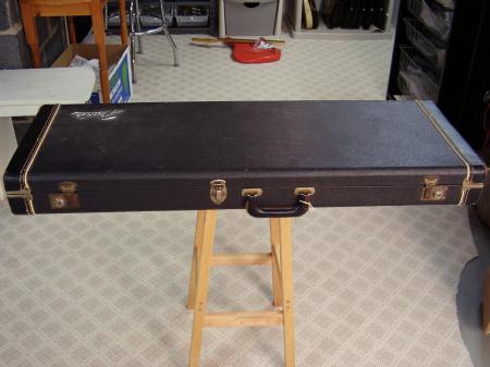 1971 CLEAN ORIG FENDER STRATOCASTER CASE WITH ORIG KEY