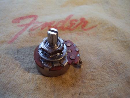 1975 ORIG FENDER STRAT POT