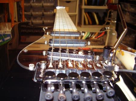 IRON MAIDEN FENDER SIGNATURE SERIERS STRATOCASTER RARE FIND