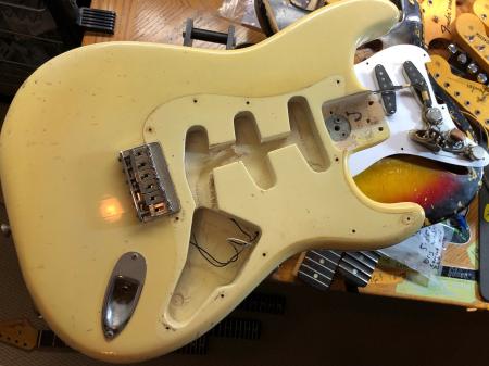 1971 Orig Fender Stratocaster Olympic White Feather Weight Body
