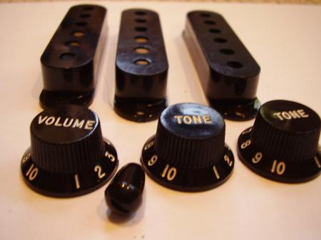 1977 ORIG BLACK FENDER STRAT knobs,covers,tip