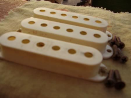 1960 ORIG STRAT PICKUP COVERS (3) AND PICKUP SCREWS (6)