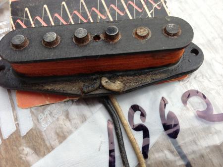  1962 ORIG FENDER NECK FENDER STRATOCASTER PICKUP