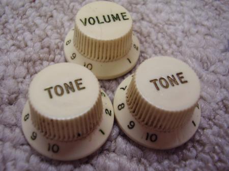 1957 ORIG FENDER STRAT EJ OWNED VOL & TONE KNOBS